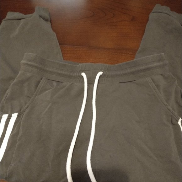 CHARCOAL CAPRIS...... EUC - Picture 1 of 5